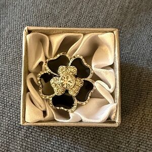 Lia Sophia Dahlia Clear Crystal & Black Enamel Camilla Flower Ring. Size 7.